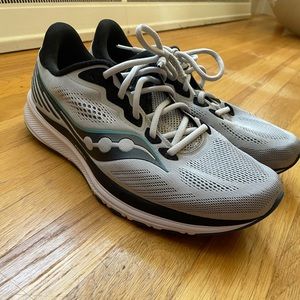 Saucony Sneakers Men’s 11/Women’s 12.5